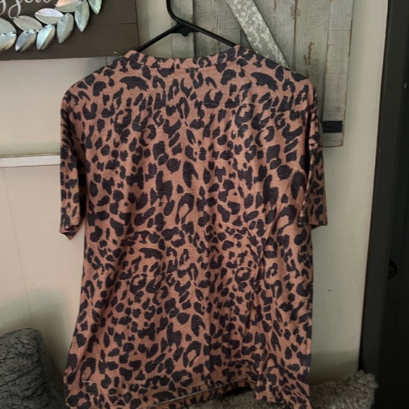 Cheetah print size L madre shirt - Picture 3 of 3
